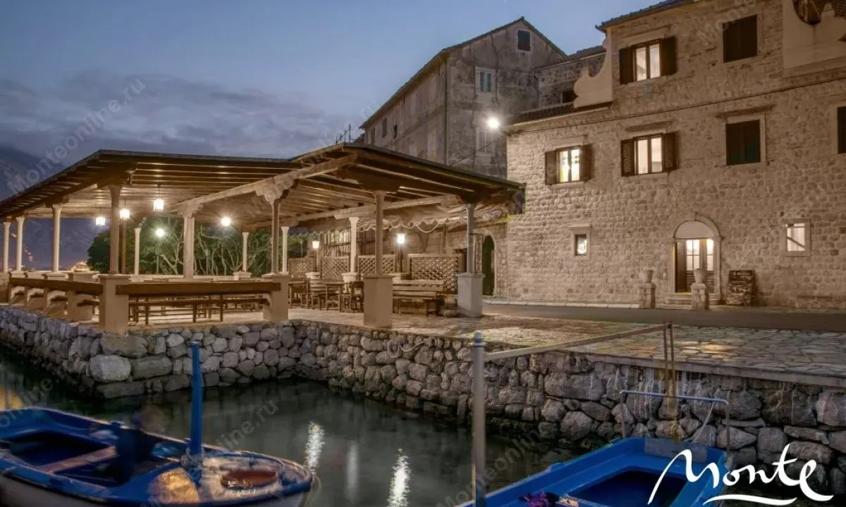 Sale, house, 330m², Prčanj, Kotor