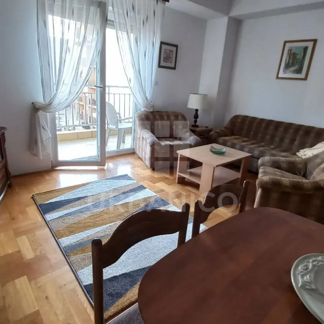 Izdavanje, dvosoban stan, 62m², Blok 9, Podgorica