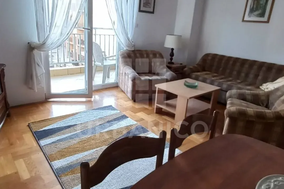 Izdavanje, dvosoban stan, 62m², Blok 9, Podgorica