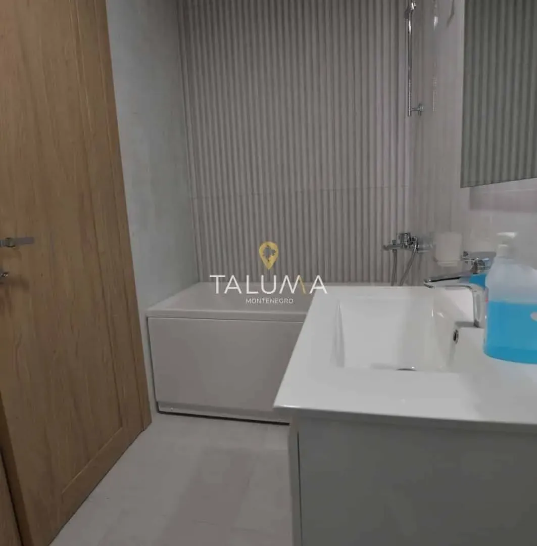 Rent, two bedroom apartment, 77m², City Kvart, Podgorica
