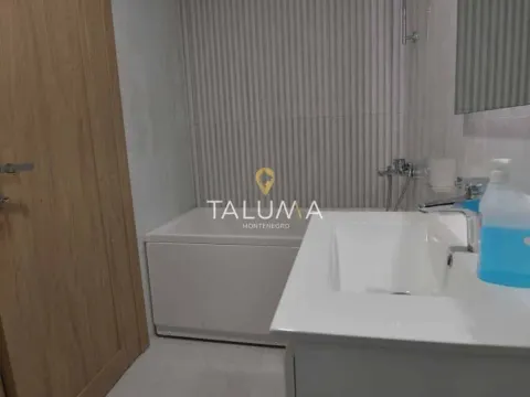 Rent, two bedroom apartment, 77m², City Kvart, Podgorica - image 9