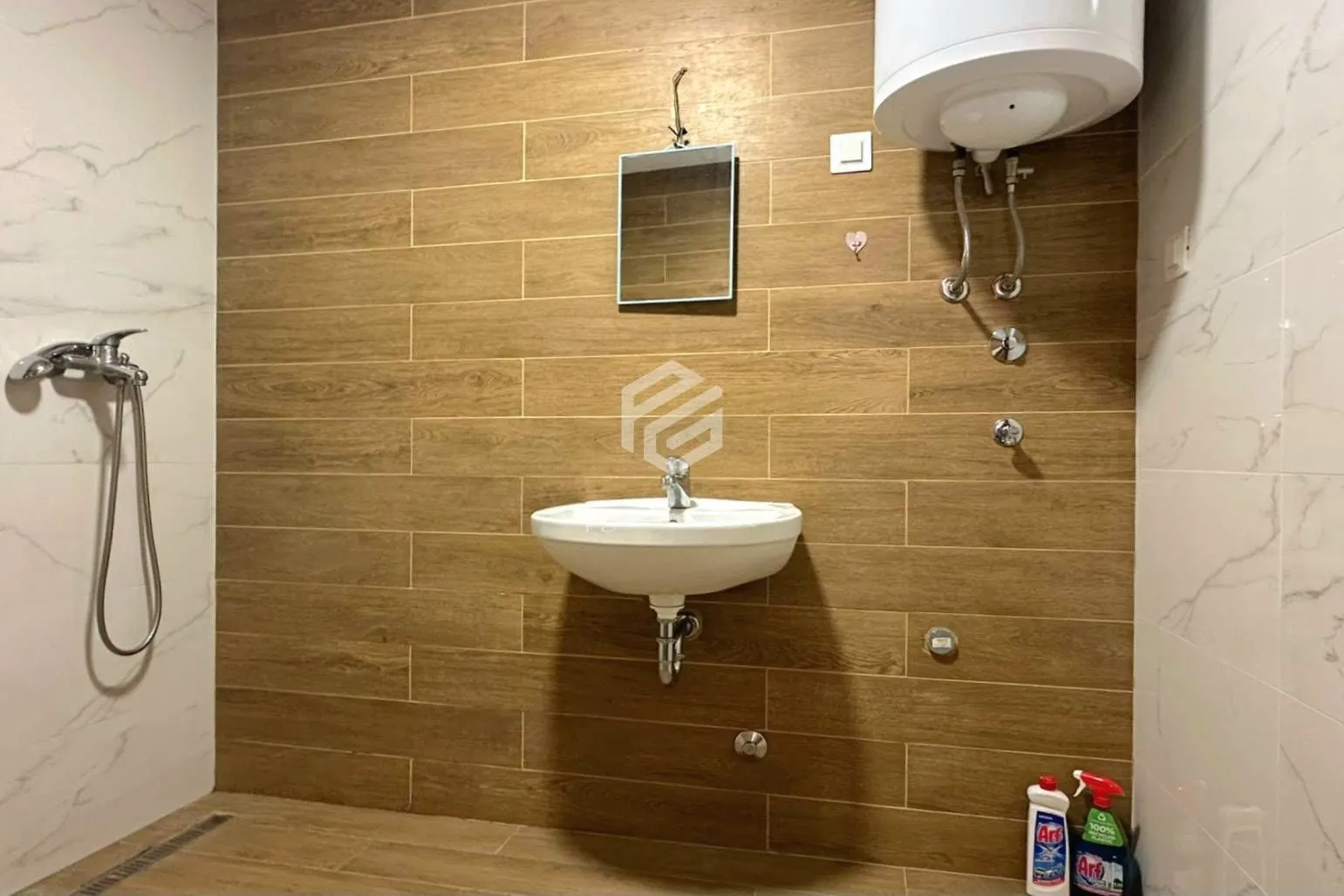 Izdavanje, dvosoban stan, 69m², Ljubović, Podgorica