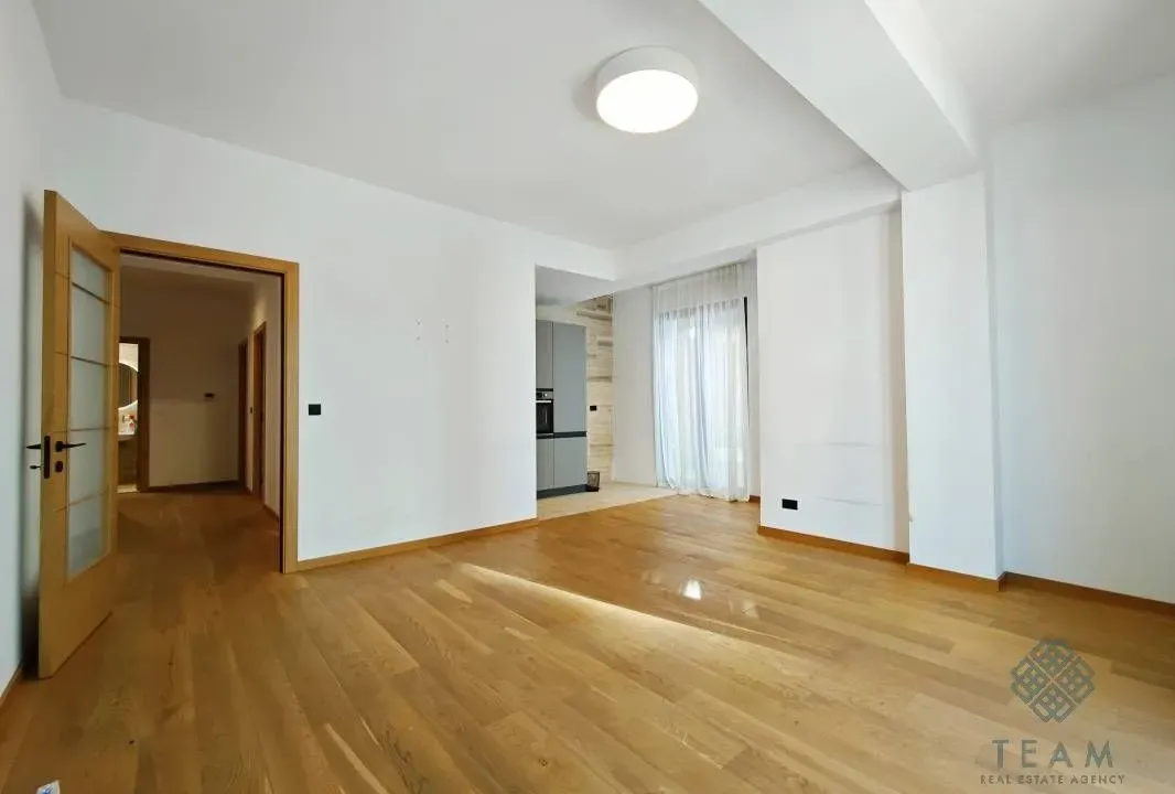 Izdavanje, poslovni prostor, 101m², Kod Capital Plaze, Podgorica