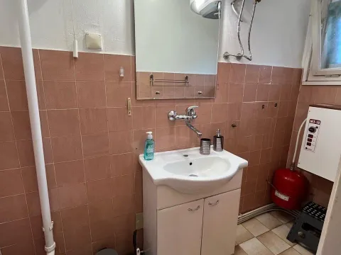 Izdavanje, trosoban stan, 120m², Centar, Podgorica - image 11