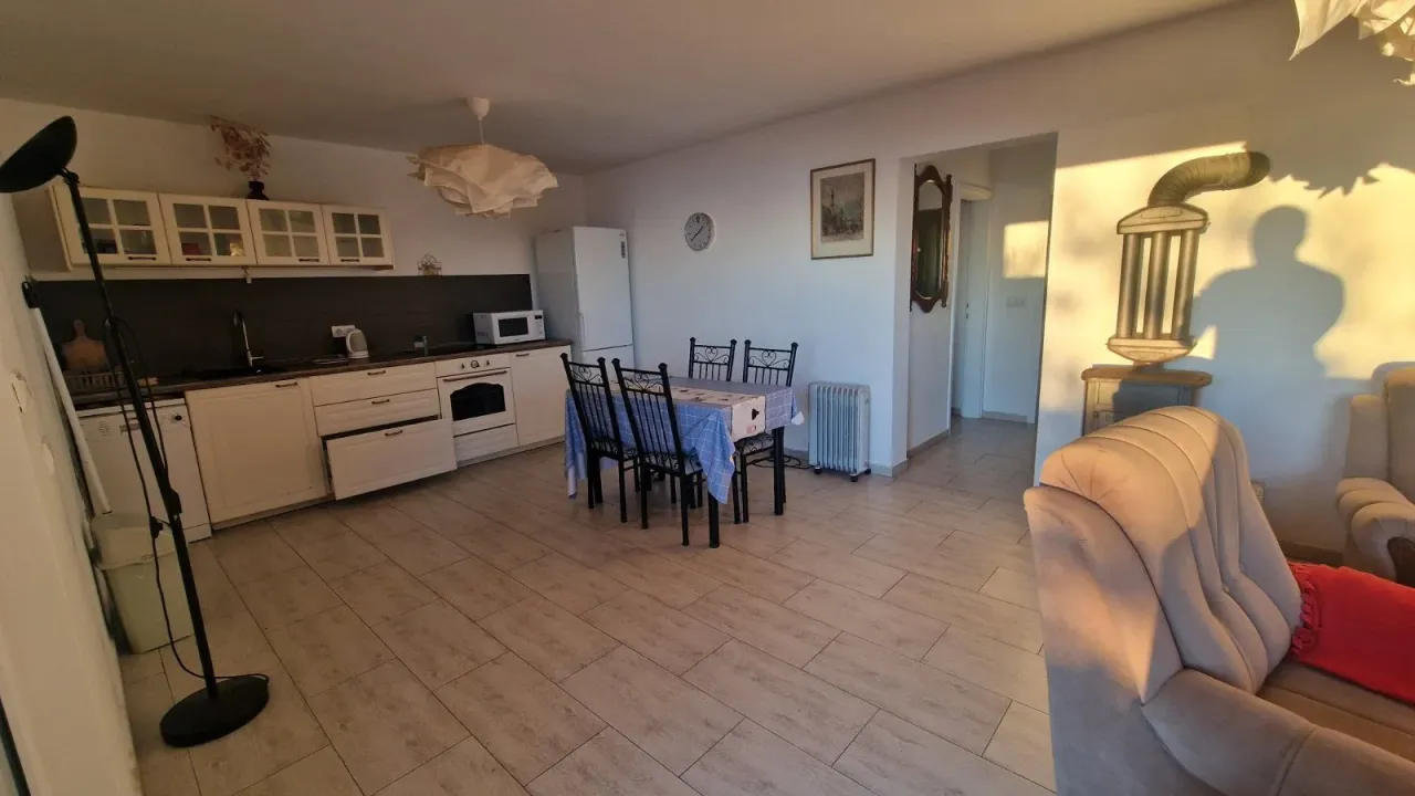 Izdavanje, dvosoban stan, 75m², Seoce, Budva