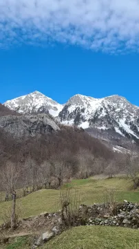 Pogled na planinske vrhove i prirodu sa nekretnine. - image 3