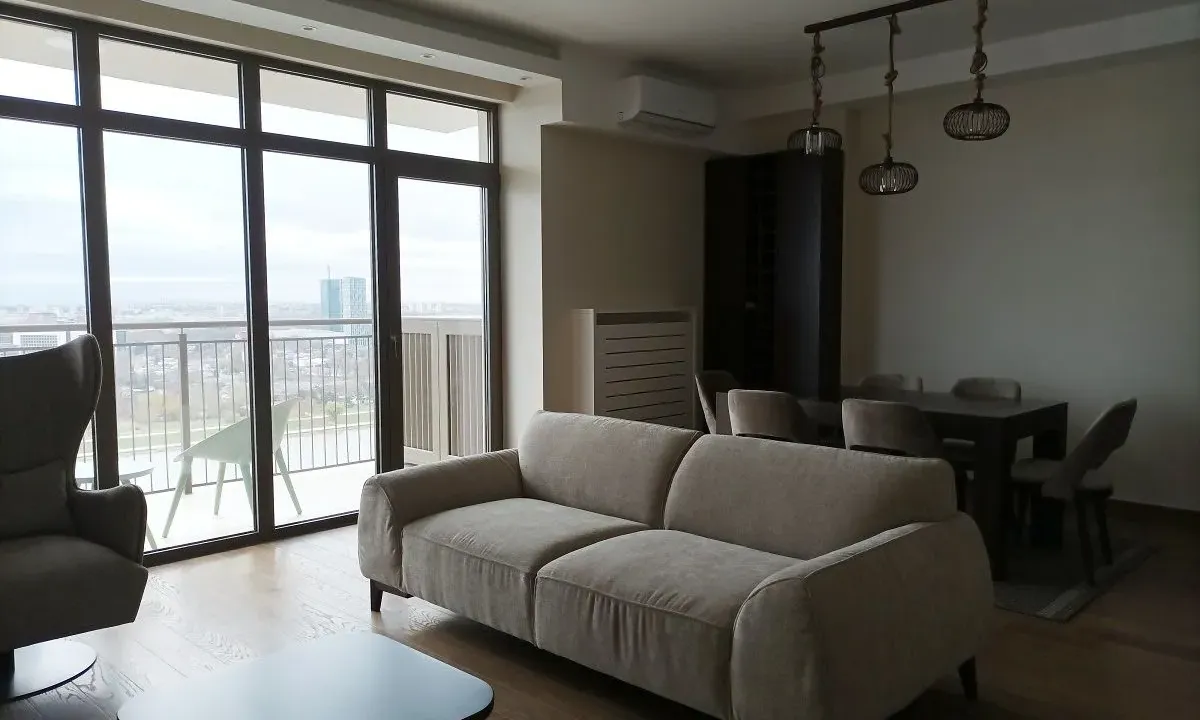 Izdavanje, četvorosoban stan, 120m², Beograd Na Vodi, Beograd