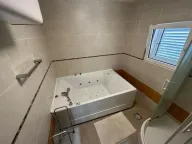 Izdavanje, četvorosoban stan, 250m², Tivat, Crna Gora - image 7