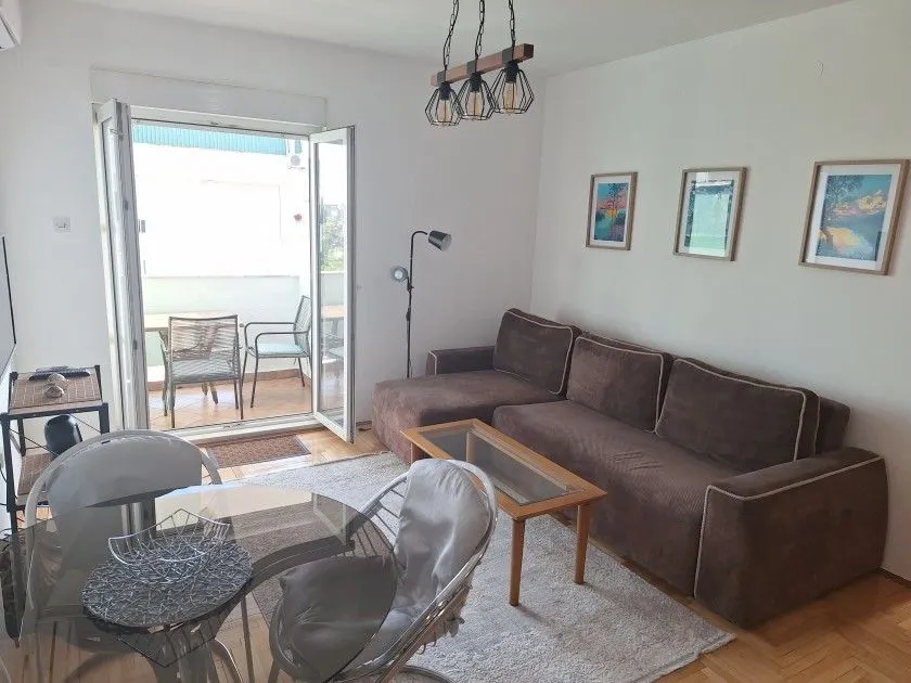 Rent, one bedroom apartment, 45m², Pobrežje, Podgorica