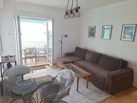 Rent, one bedroom apartment, 45m², Pobrežje, Podgorica
