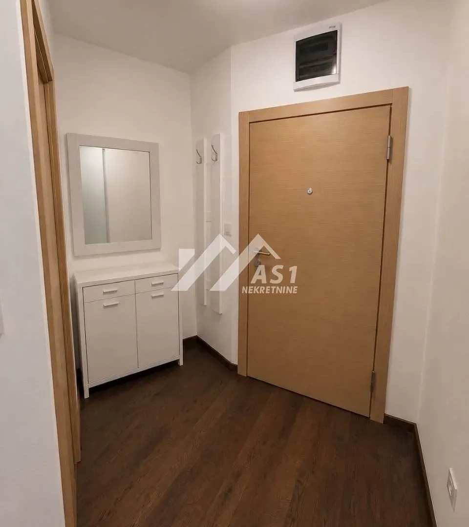 Izdavanje, jednosoban stan, 32m², Bulevar Evrope, Novi Sad Sve Podlokacije