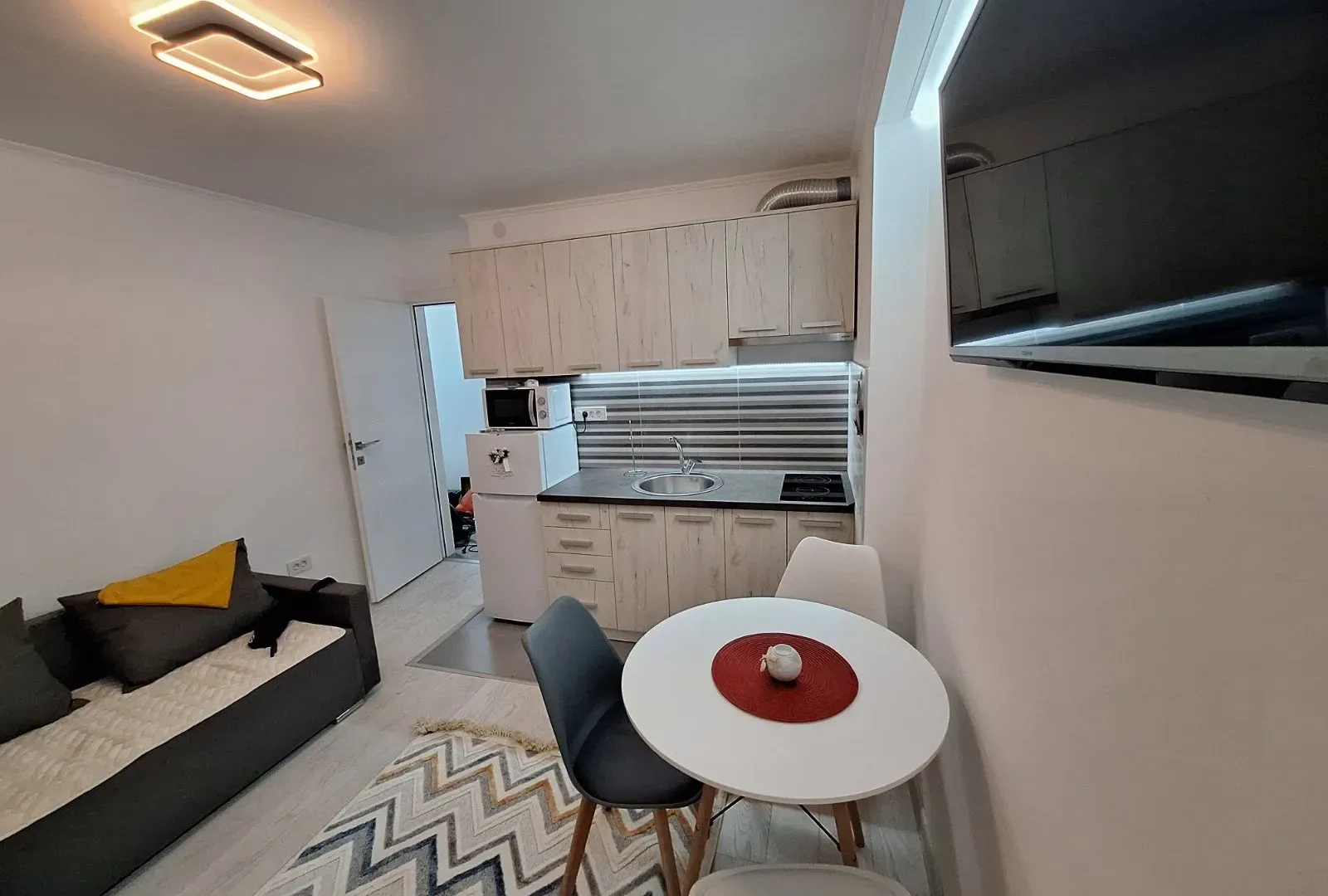 Izdavanje, jednosoban stan, 30m², Drač, Podgorica