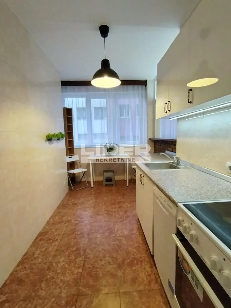 Rent, office space, 53m², Kalenić Pijaca, Vračar Sve Podlokacije