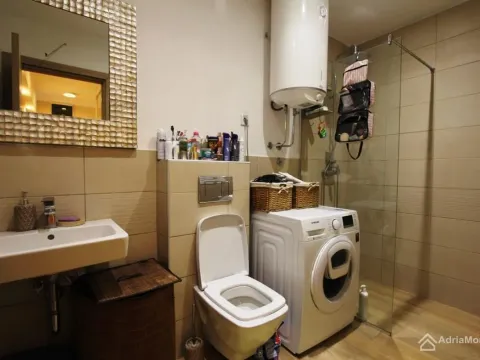 Prodaja, trosoban stan, 88m², Centar, Budva - image 9