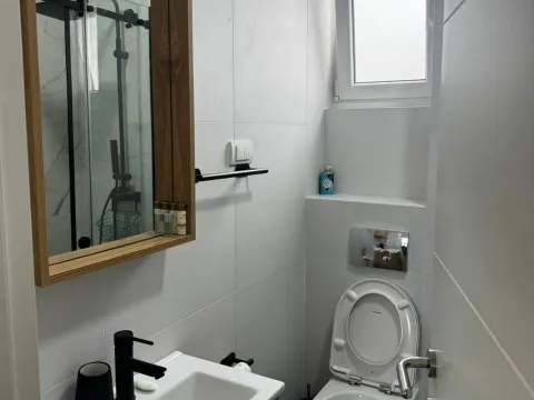 Izdavanje, jednosoban stan, 52m², Kalimanj, Tivat - image 4