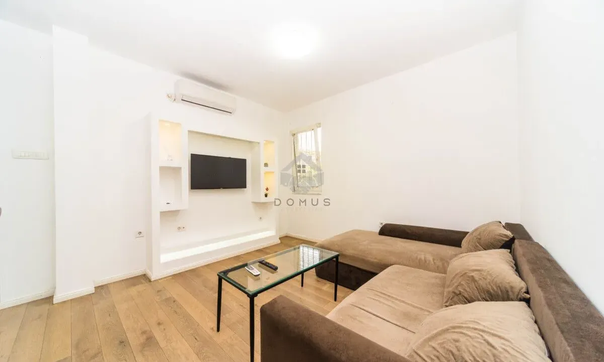 Izdavanje, dvosoban stan, 68m², Stari Aerodrom, Podgorica