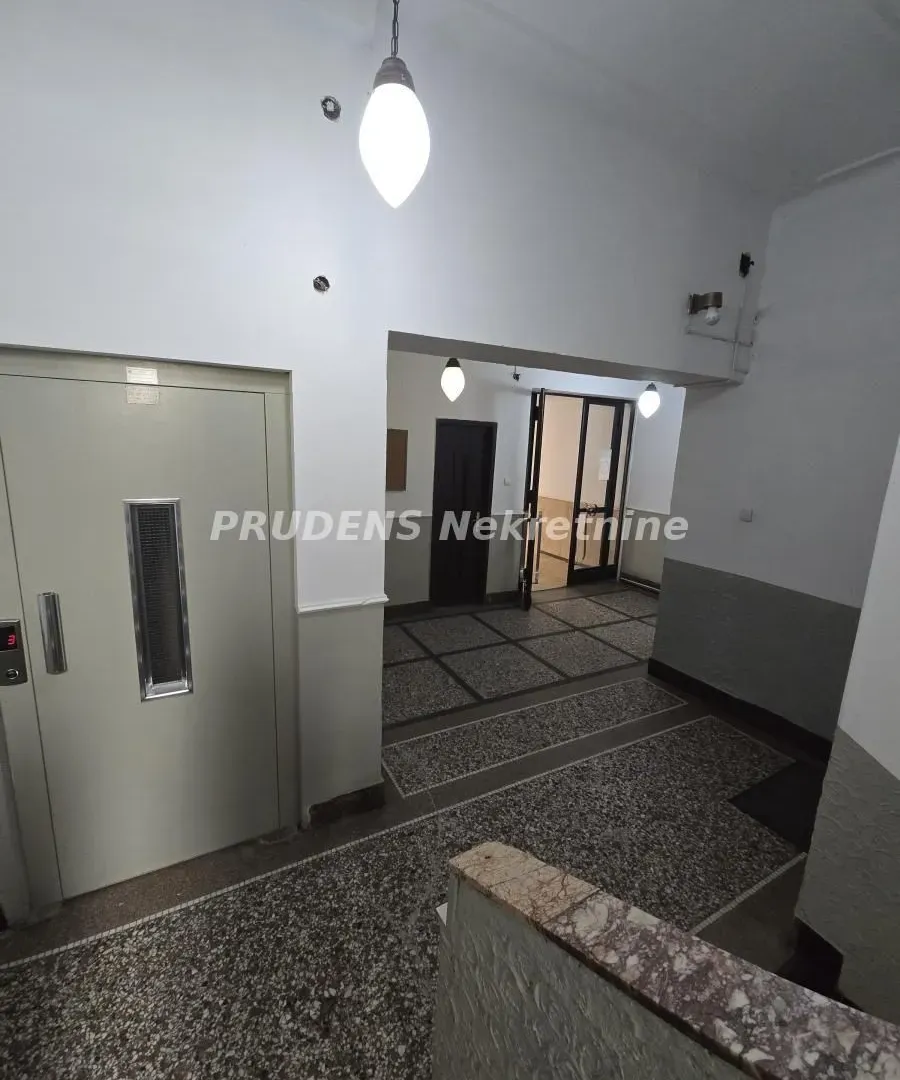 Izdavanje, jednosoban stan, 25m², Cvetni Trg, Vračar Sve Podlokacije