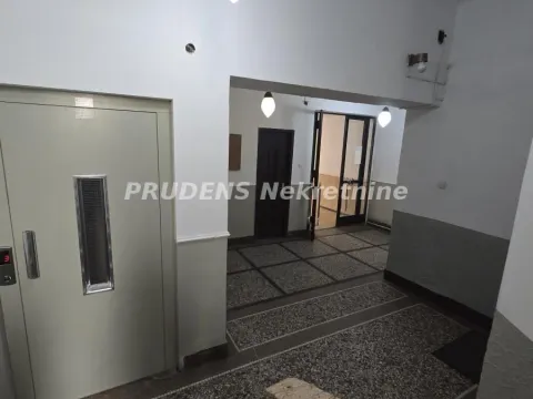 Izdavanje, jednosoban stan, 25m², Cvetni Trg, Vračar Sve Podlokacije - image 13