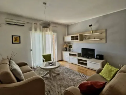 Izdavanje, jednosoban stan, 53m², City Kvart, Podgorica
