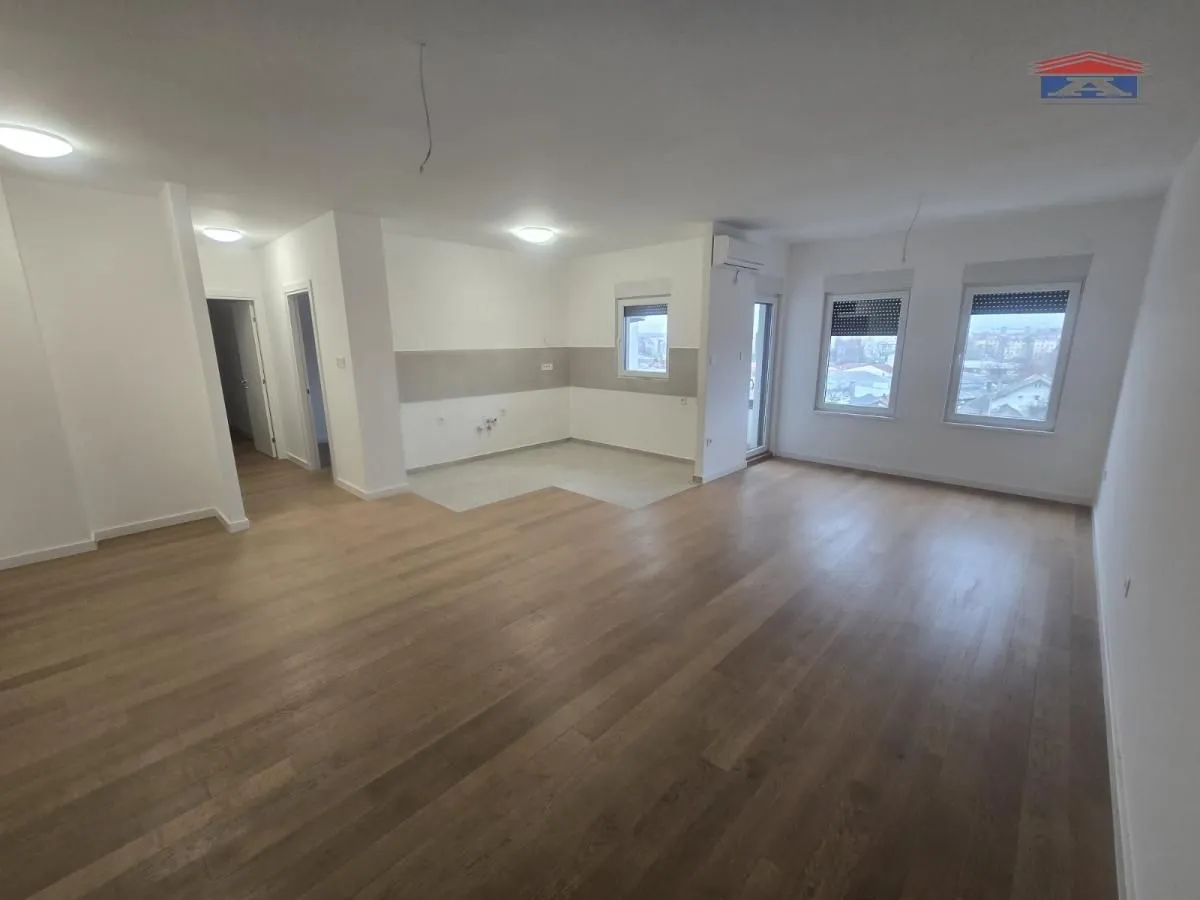 Prodaja, stan, 129m², Salajka, Novi Sad Sve Podlokacije