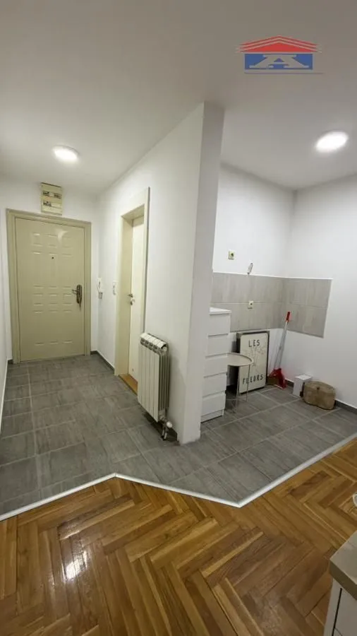Izdavanje, garsonjera, 25m², Grbavica, Novi Sad Sve Podlokacije