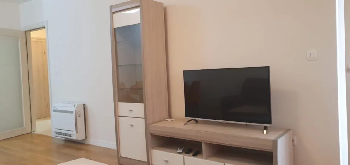 Izdavanje, dvosoban stan, 69m², Central Point, Podgorica