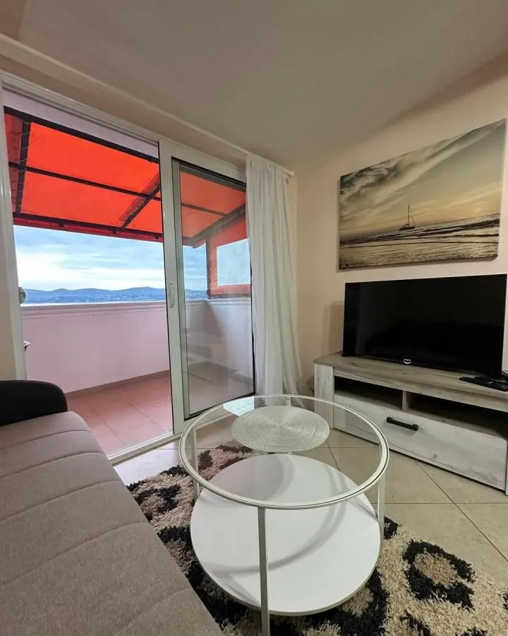 Rent, one bedroom apartment, 45m², Centar, Tivat
