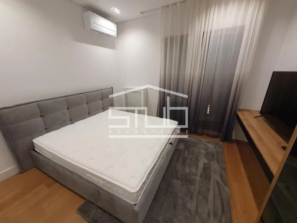 Izdavanje, trosoban stan, 88m², Savski Trg, Beograd