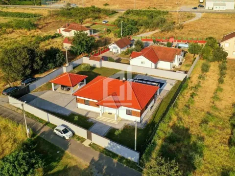 Prodaja, kuća, 200m², Podgorica, Crna Gora - image 2