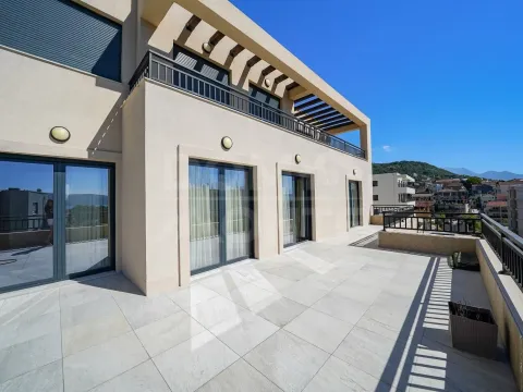 Rent, three bedroom apartment, 119m², Tivat, Crna Gora - image 3