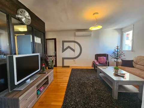 Rent, three bedroom apartment, 80m², Blok 5, Podgorica - image 5