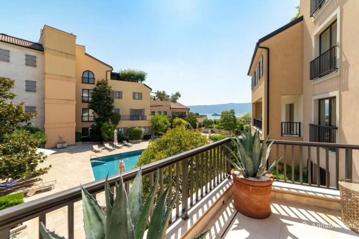 Sale, three bedroom apartment, 201m², Centar, Tivat