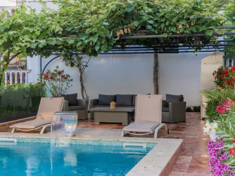 Prodaja, dvosoban stan, 100m², Markovići, Budva - image 11