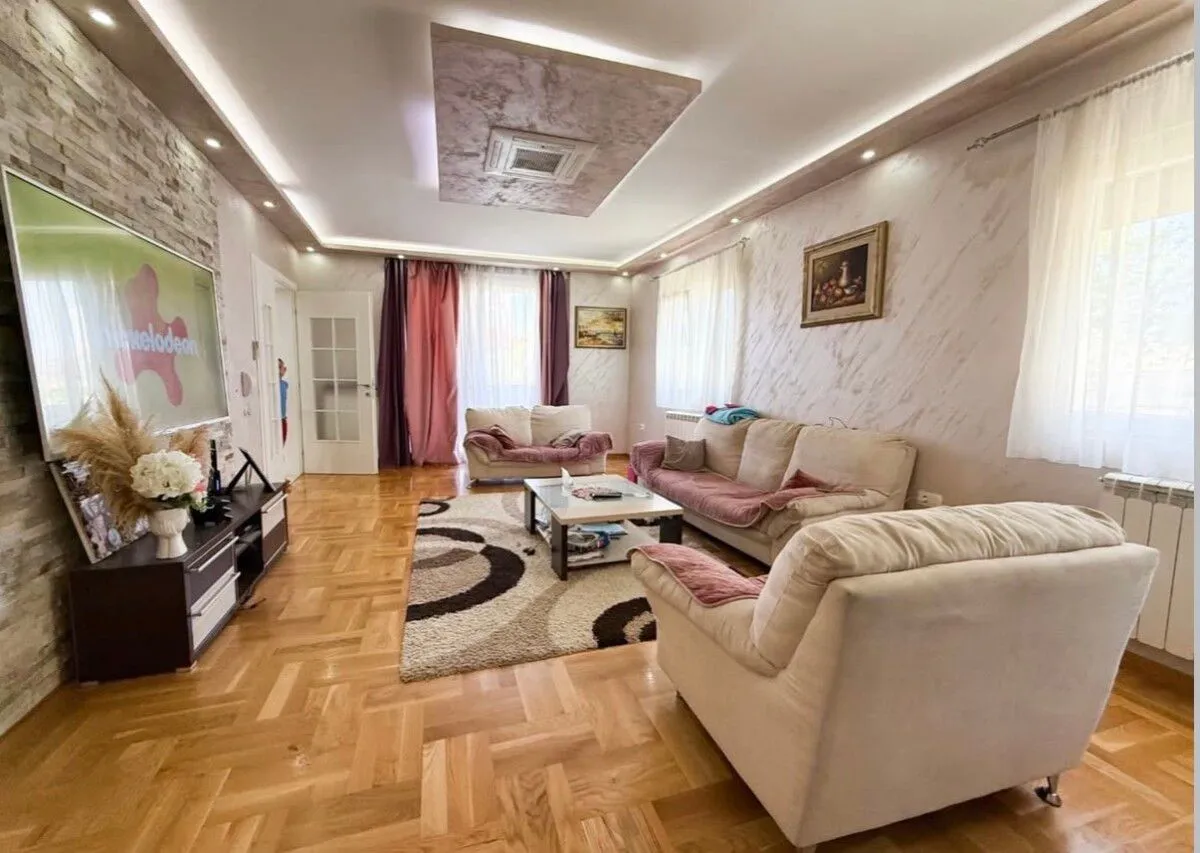 Prodaja, kuća, 180m², Gornja Gorica, Podgorica