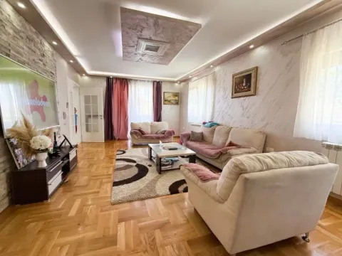 Prodaja, kuća, 180m², Gornja Gorica, Podgorica - image 3