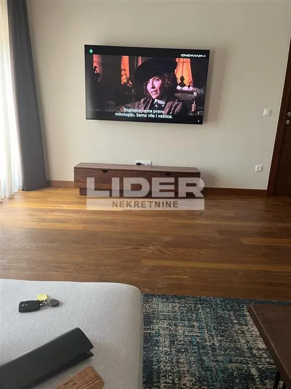 Izdavanje, trosoban stan, 75m², Čubura, Beograd
