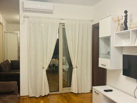 Izdavanje, jednosoban stan, 40m², Centar, Budva - image 13