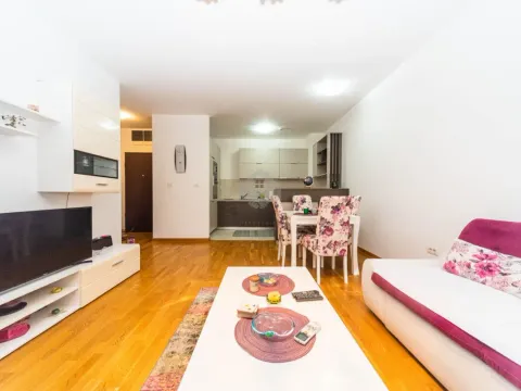Prodaja, dvosoban stan, 64m², City Kvart, Podgorica - image 3