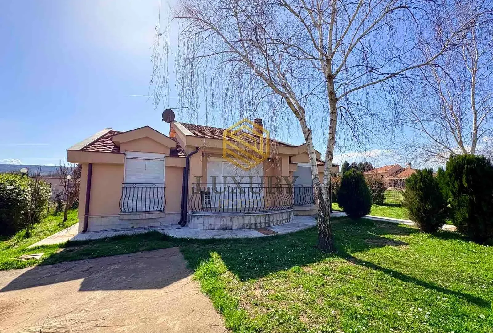 Izdavanje, kuća, 160m², Rogami, Podgorica