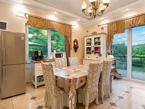 Izdavanje, kuća, 200m², Bečići, Budva - image 8