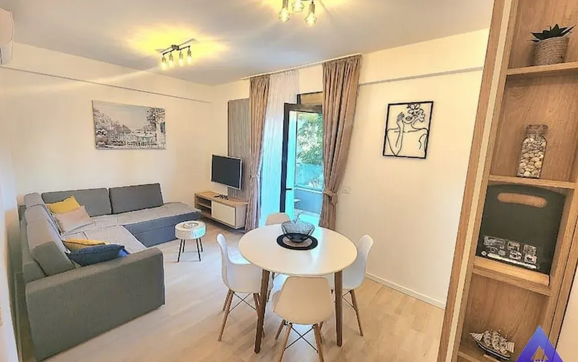 Izdavanje, jednosoban stan, 40m², Podkošljun, Budva