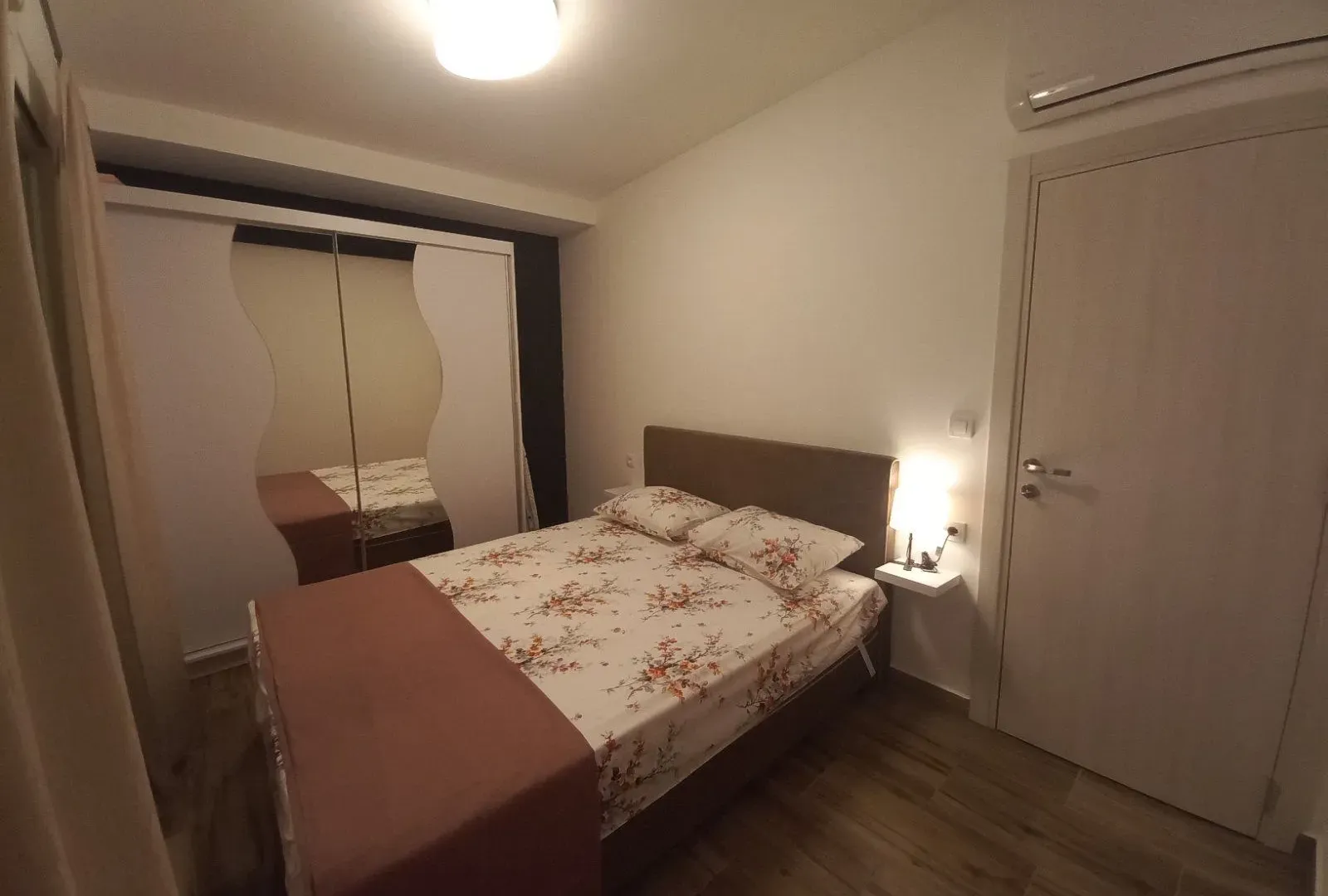 Izdavanje, dvosoban stan, 70m², Kalimanj, Tivat