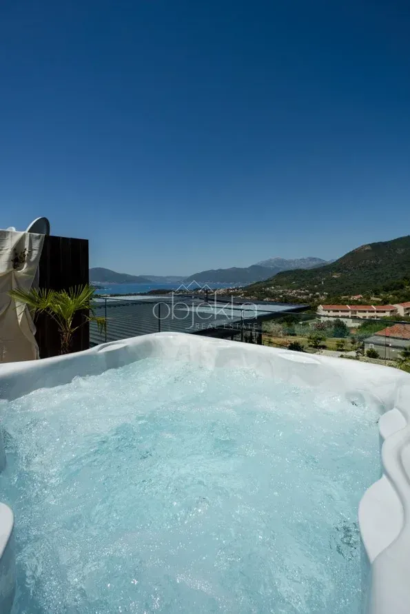 Rent, apartment, 117m², Tivat, Crna Gora