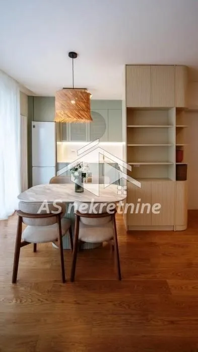 Izdavanje, trosoban stan, 100m², Vračar Sve Podlokacije, Beograd