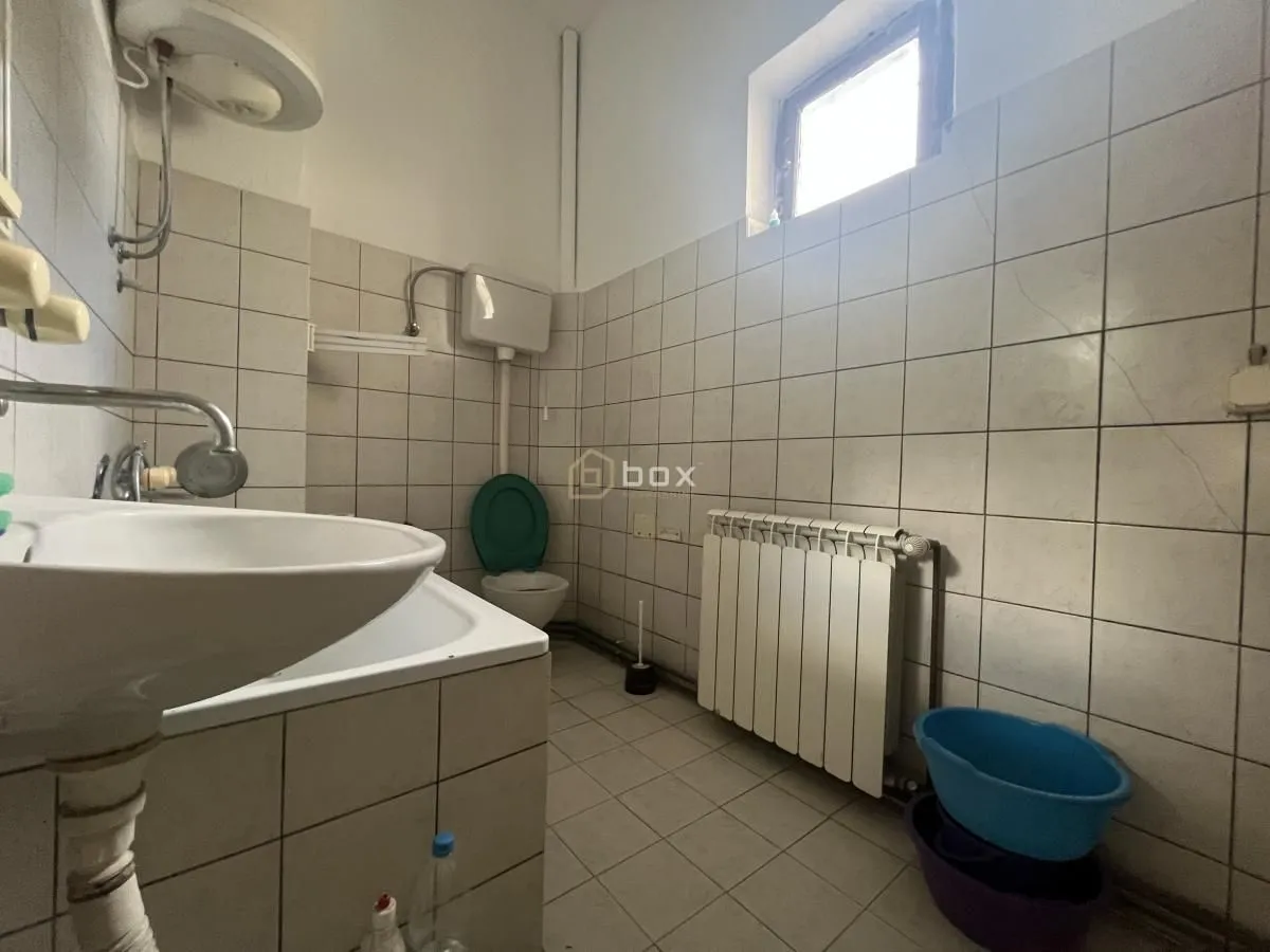 Rent, office space, 90m², Medijana, Niš