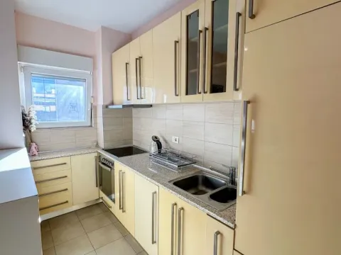 Izdavanje, jednosoban stan, 50m², City Kvart, Podgorica - image 4