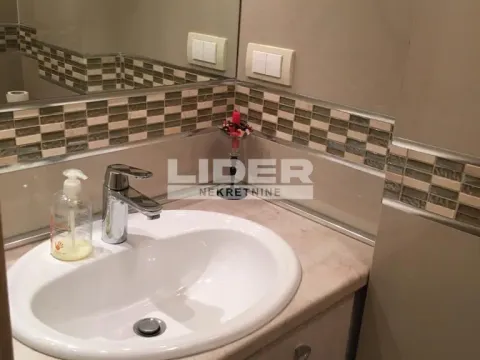 Izdavanje, trosoban stan, 90m², Stari Grad, Beograd - image 14