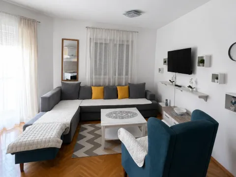 Izdavanje, jednosoban stan, 45m², Stari Aerodrom, Podgorica - image 2