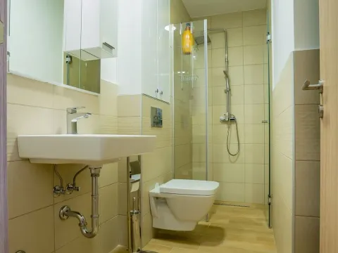 Rent, one bedroom apartment, 45m², Budva, Crna Gora - image 10