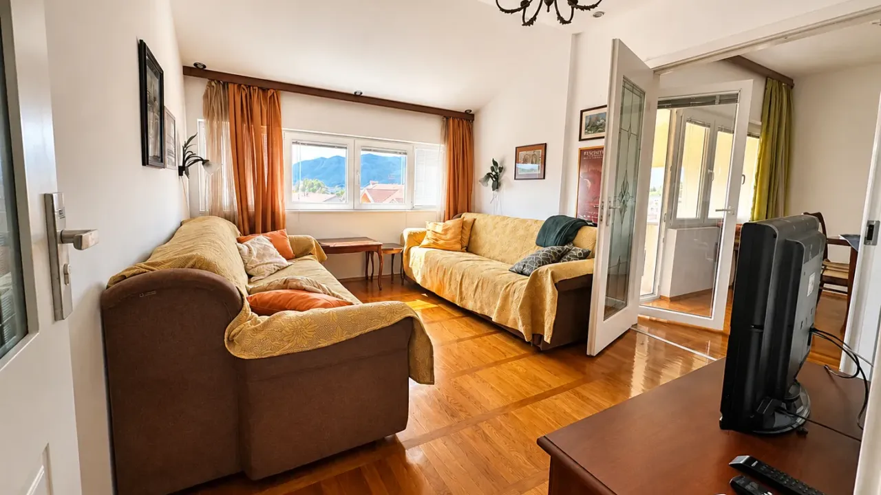 Izdavanje, jednosoban stan, 75m², Centar, Tivat